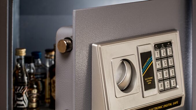 wall-safe-1044168_1280